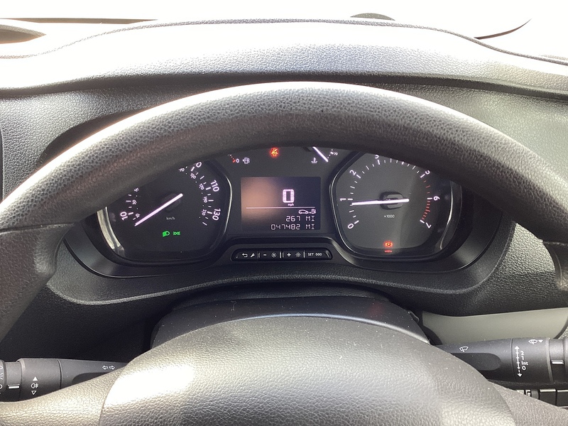 Peugeot BlueHDi 1000 Professional MWB Prem+ EU6  AC *NO VAT* ROCK N ROLL BED