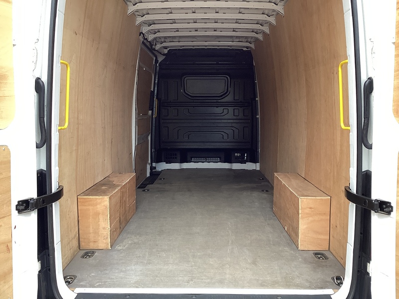 Volkswagen TDI CR35 Trendline LWB H/R A/C Euro 6 