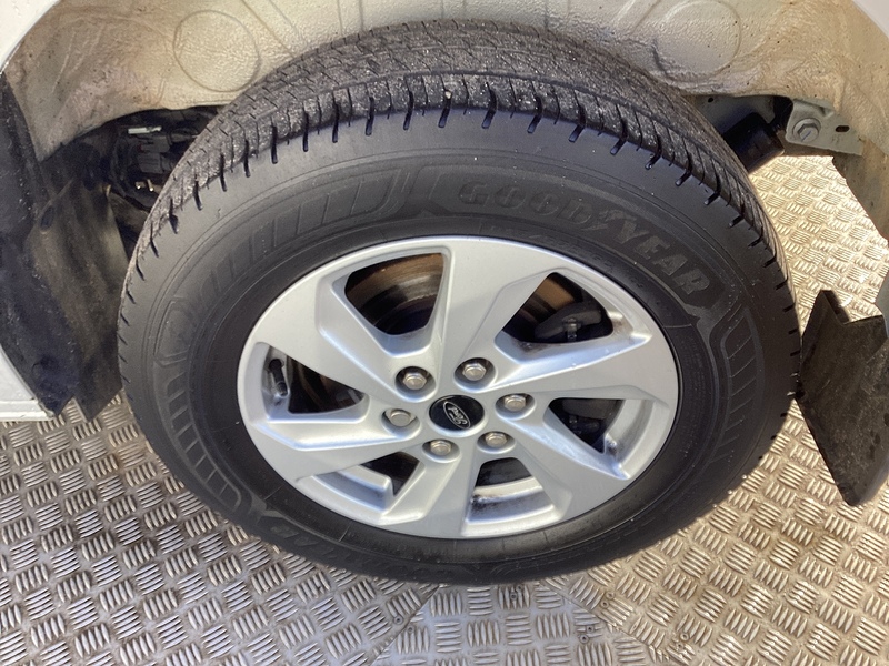 Ford 300 EcoBlue Limited LWB L/R  A/C Euro 6