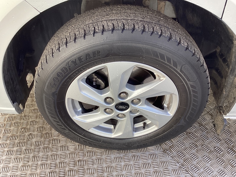 Ford 300 EcoBlue Limited LWB L/R  A/C Euro 6