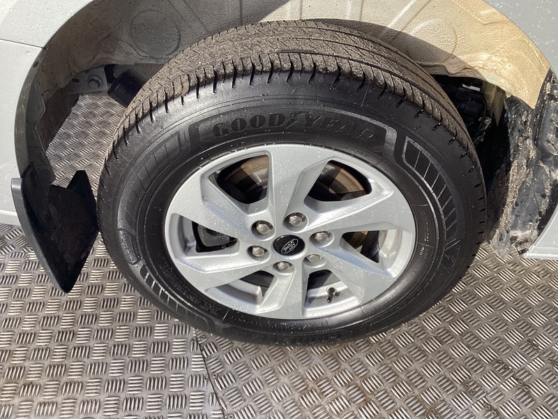 Ford 300 EcoBlue Limited LWB L/R  A/C Euro 6