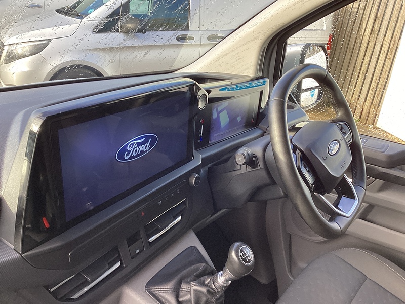 Ford 300 EcoBlue Limited LWB L/R  A/C Euro 6