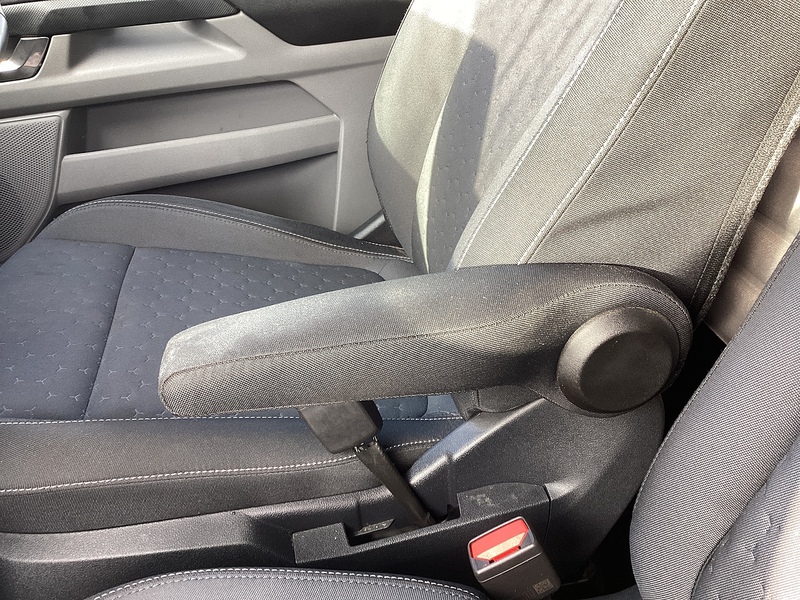 Ford 300 EcoBlue Limited LWB L/R  A/C Euro 6