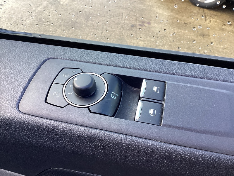 Ford 300 EcoBlue Limited LWB L/R  A/C Euro 6