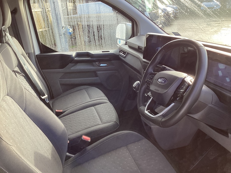 Ford 300 EcoBlue Limited LWB L/R  A/C Euro 6