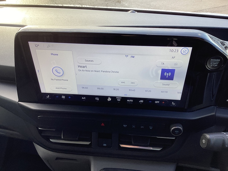 Ford 300 EcoBlue Limited LWB L/R  A/C Euro 6