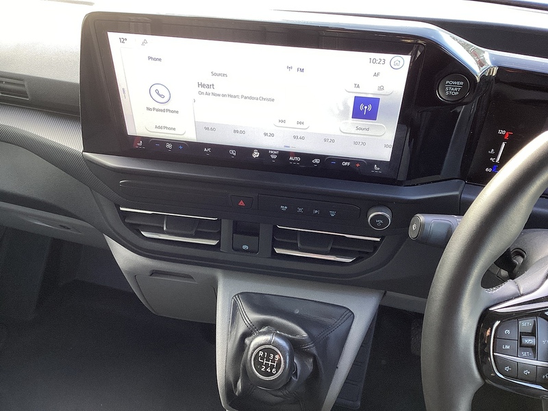 Ford 300 EcoBlue Limited LWB L/R  A/C Euro 6