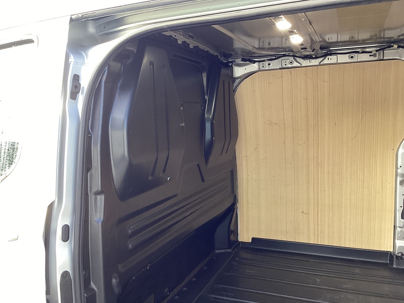 Ford 300 EcoBlue Limited LWB L/R  A/C Euro 6