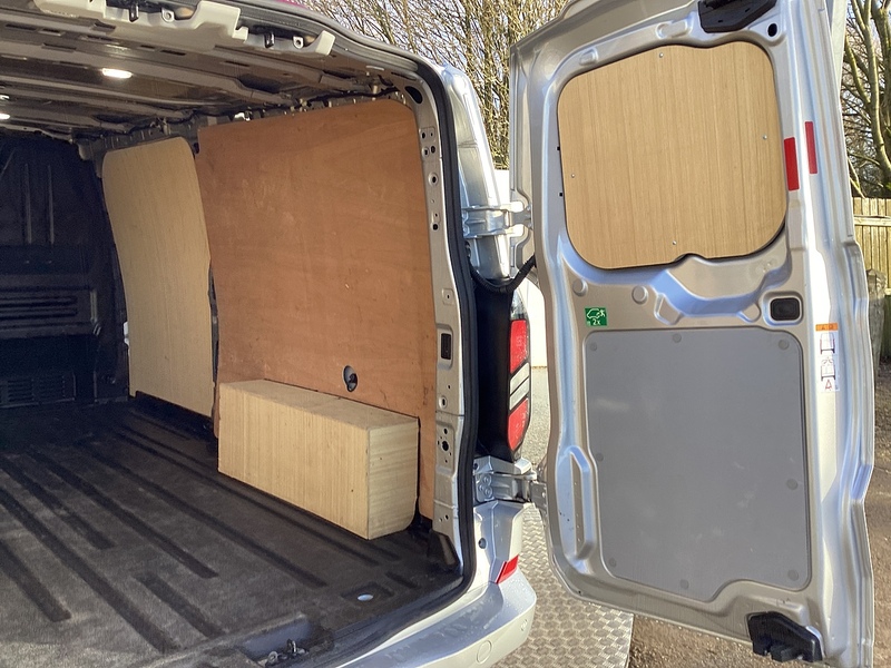 Ford 300 EcoBlue Limited LWB L/R  A/C Euro 6