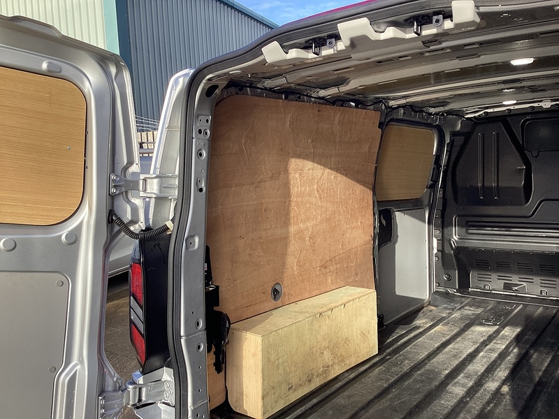 Ford 300 EcoBlue Limited LWB L/R  A/C Euro 6