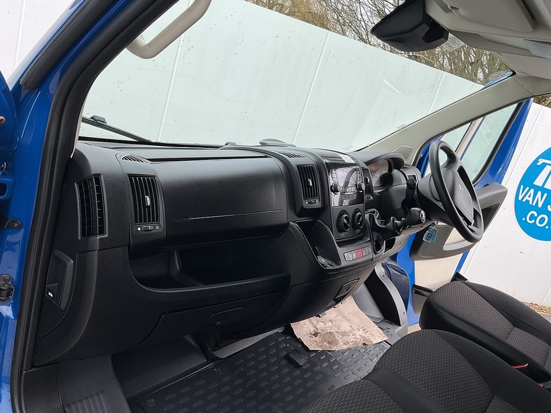 Peugeot BlueHDi 440 17 Seater Lite Euro 6