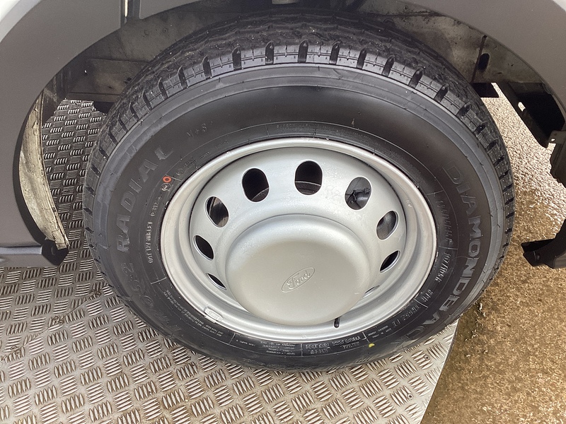 Ford 350 EcoBlue Leader LWB Luton Tail Lift Euro 6 L=13ft 4