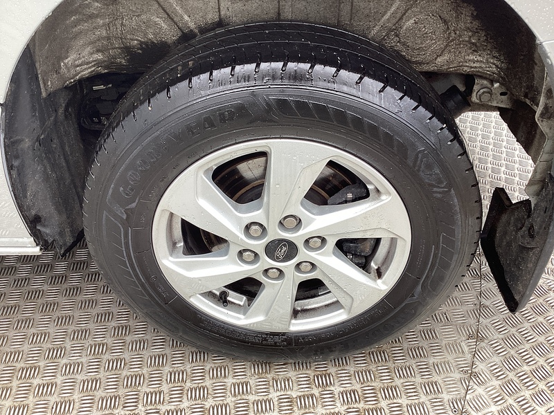 Ford 300 EcoBlue Limited SWB L/R A/C Euro 6