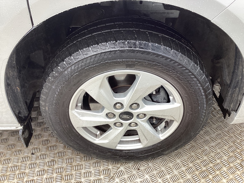 Ford 300 EcoBlue Limited SWB L/R A/C Euro 6