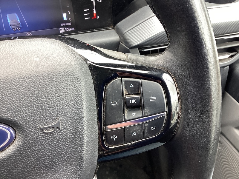 Ford 300 EcoBlue Limited SWB L/R A/C Euro 6