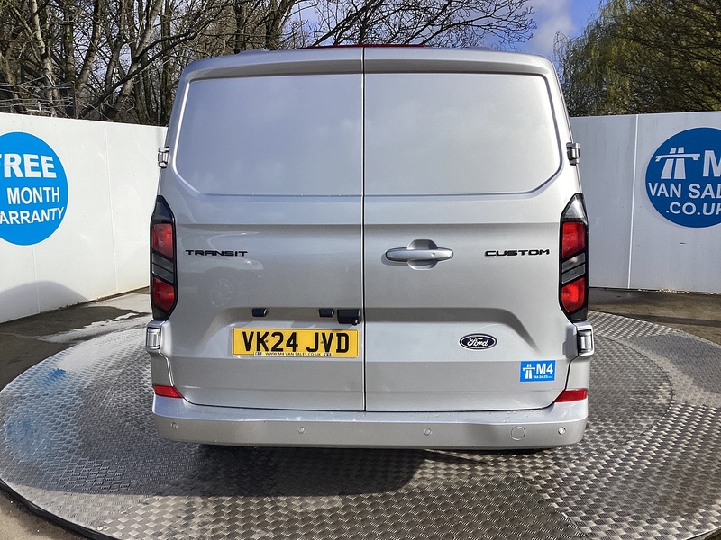 Ford 300 EcoBlue Limited SWB L/R A/C Euro 6
