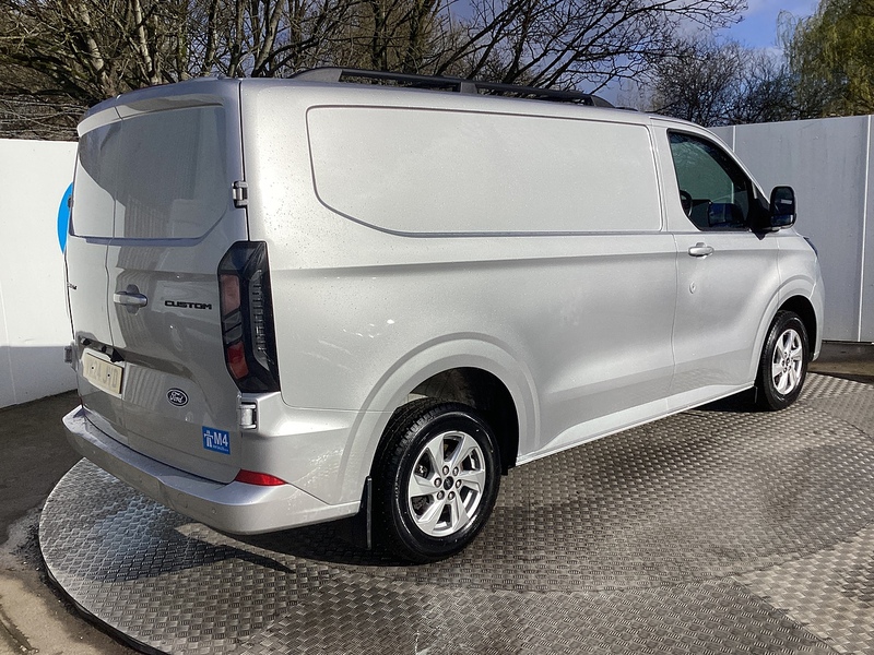 Ford 300 EcoBlue Limited SWB L/R A/C Euro 6
