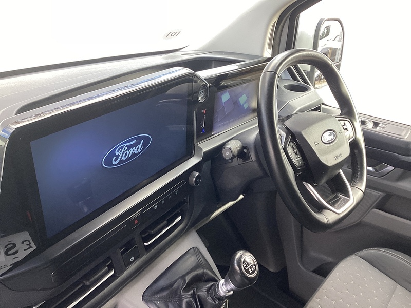 Ford 300 EcoBlue Limited SWB L/R A/C Euro 6