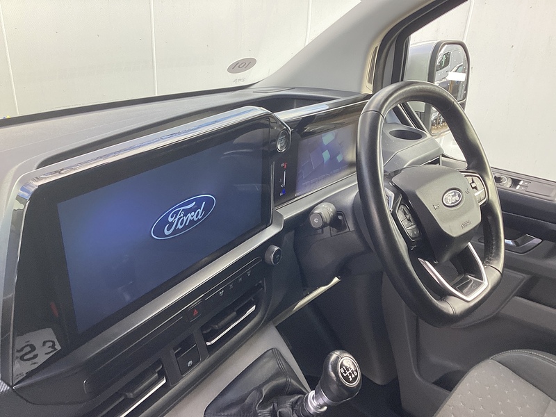 Ford 300 EcoBlue Limited SWB L/R A/C Euro 6