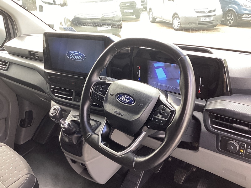 Ford 300 EcoBlue Limited SWB L/R A/C Euro 6