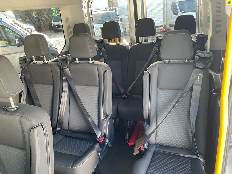 Ford 350 EcoBlue Trend 11 Seater