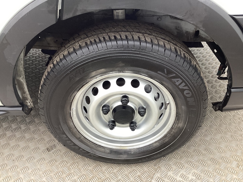 Ford 350 EcoBlue Leader LWB M/R Euro 6