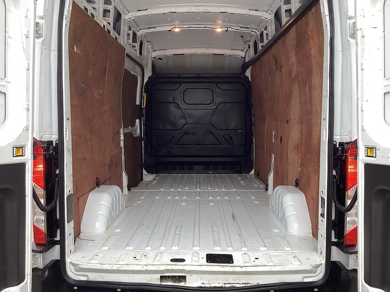 Ford 350 EcoBlue Leader LWB M/R Euro 6