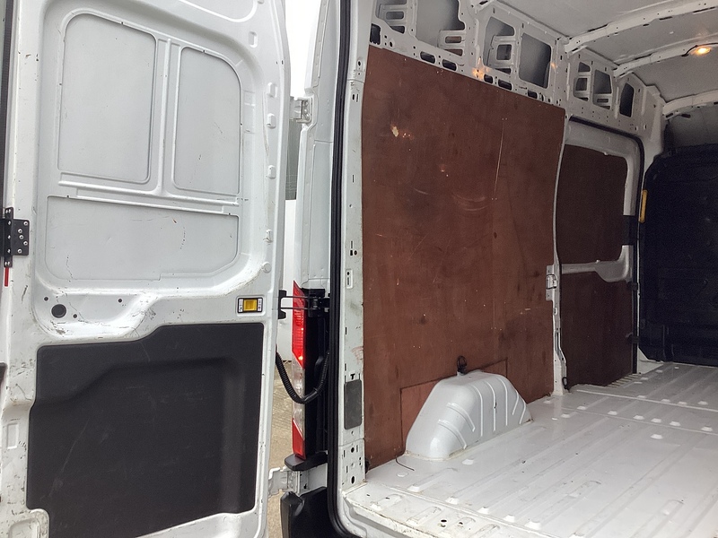 Ford 350 EcoBlue Leader LWB M/R Euro 6