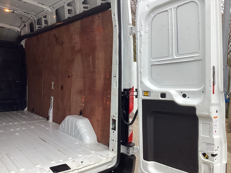 Ford 350 EcoBlue Leader LWB M/R Euro 6