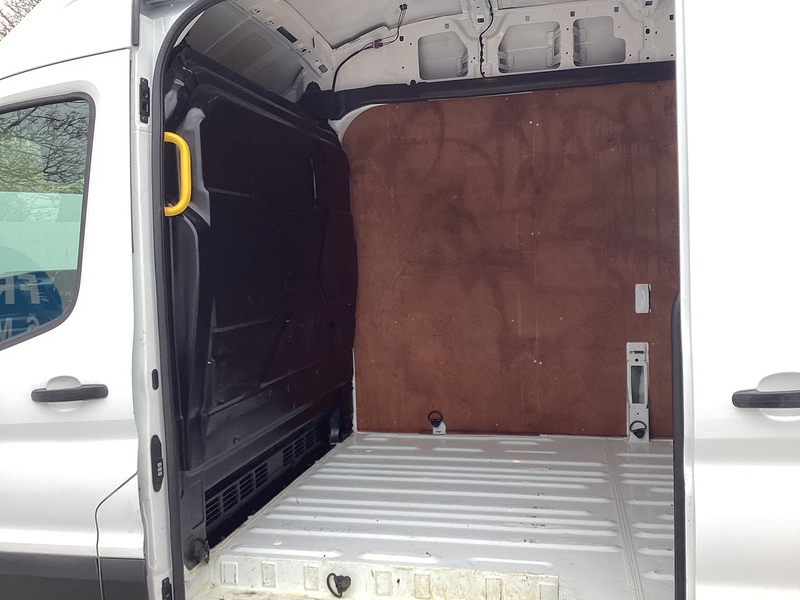 Ford 350 EcoBlue Leader LWB M/R Euro 6