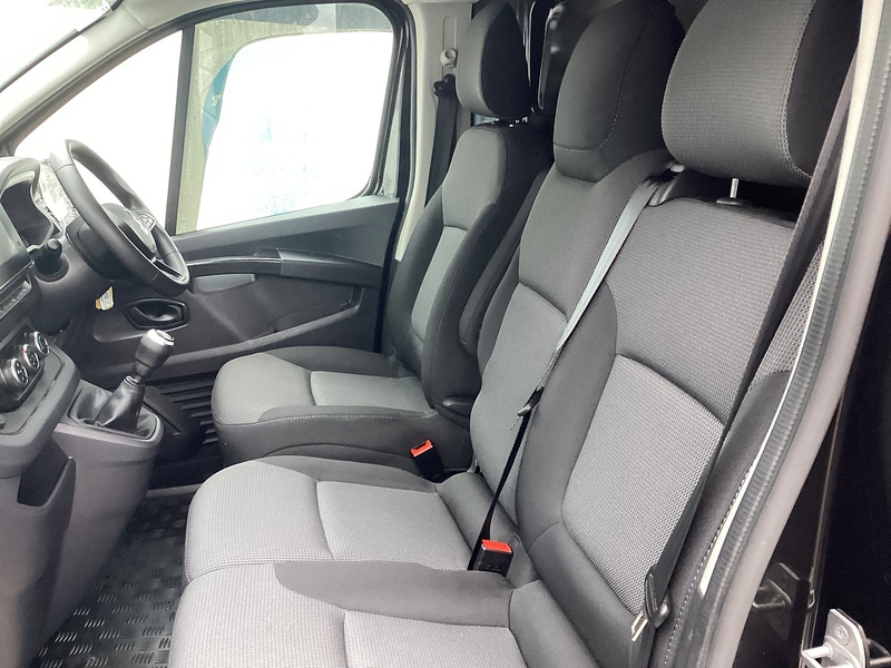 Renault dCi Blue SL30 Advance SWB L/R  A/C Euro 6