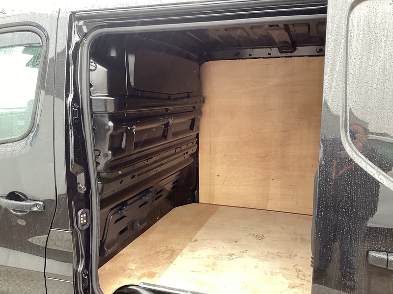 Renault dCi Blue SL30 Advance SWB L/R  A/C Euro 6