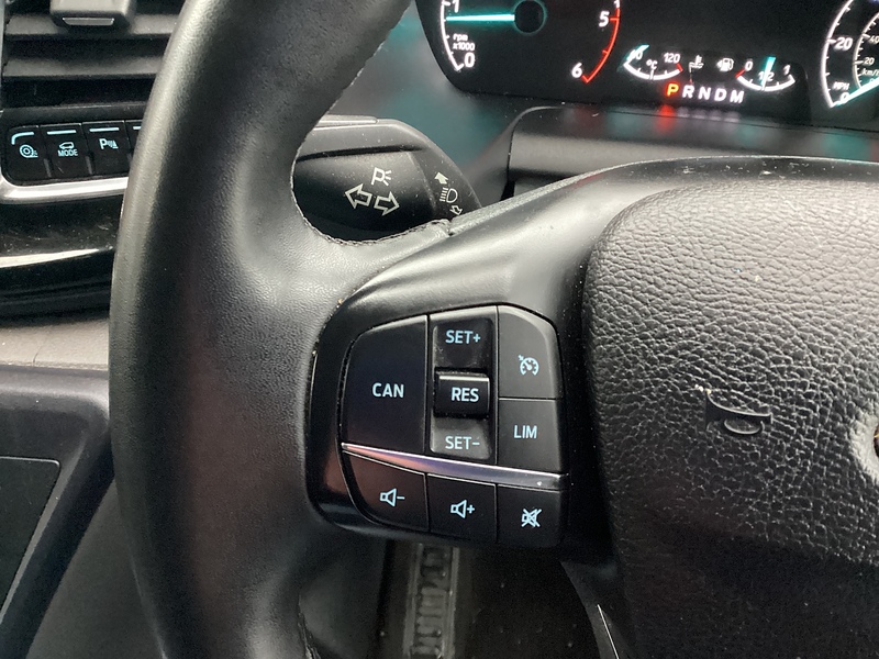 Ford 320 EcoBlue Limited SWB L/R Crewcab Euro 6 **NO VAT**