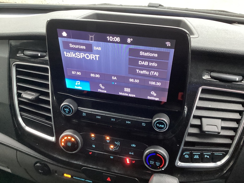 Ford 320 EcoBlue Limited SWB L/R Crewcab Euro 6 **NO VAT**