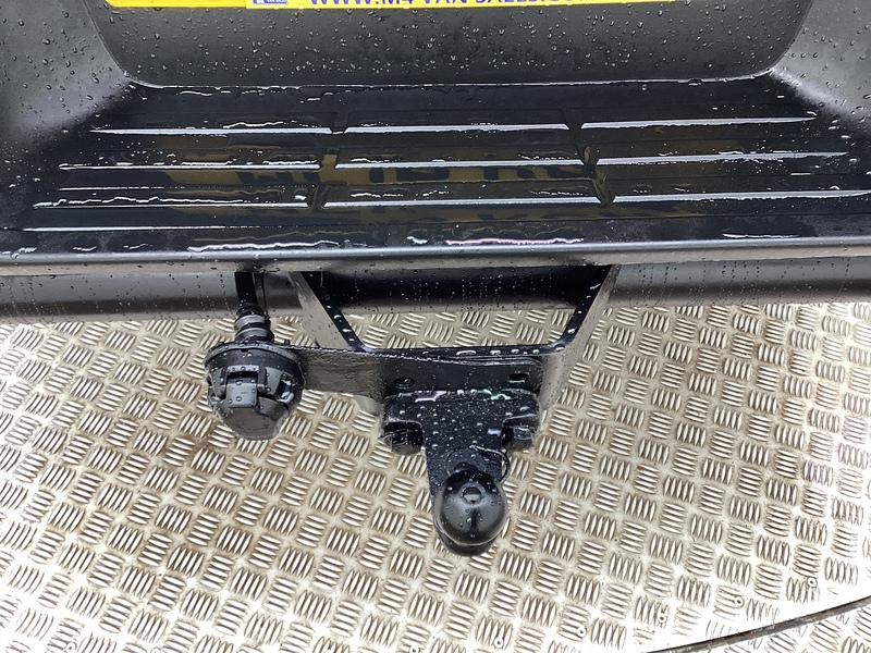 Toyota D-4D Invincible X 4x4 Euro 6 D/C A/C **NO VAT**