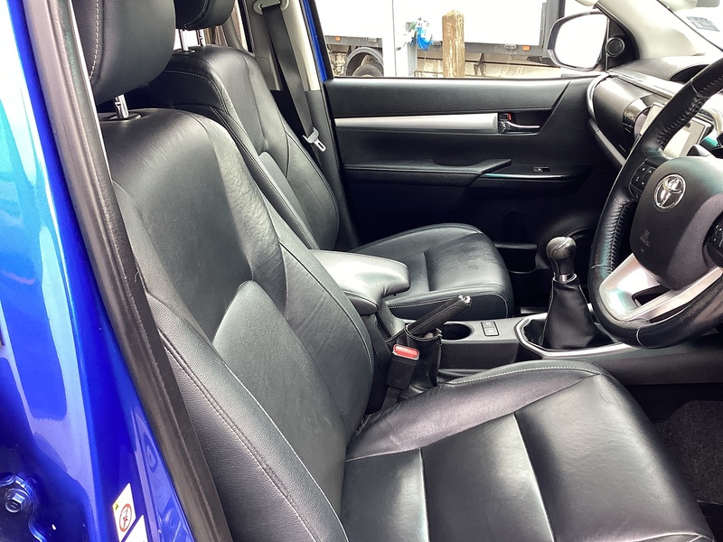 Toyota D-4D Invincible X 4x4 Euro 6 D/C A/C **NO VAT**