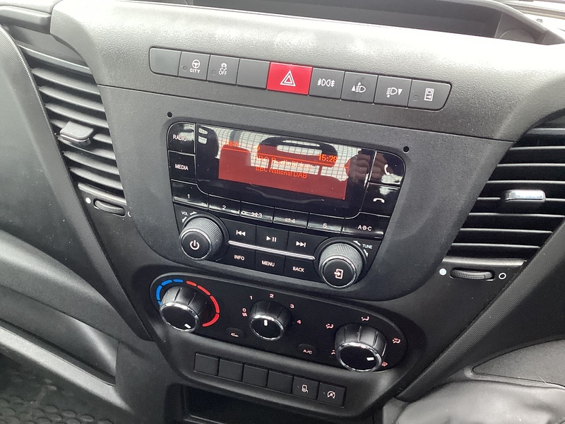 Iveco D HPI 14V 35C 3750 LWB Dropside 13ft Euro 6