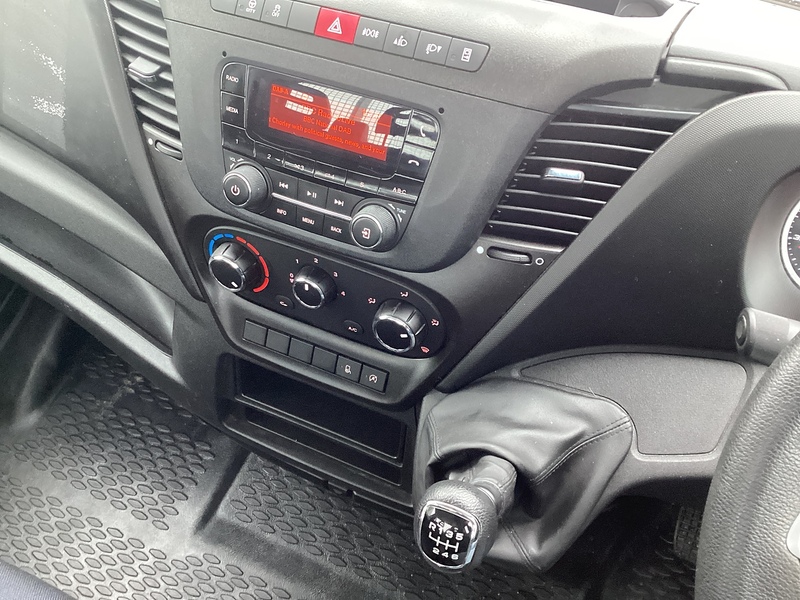 Iveco D HPI 14V 35C 3750 LWB Dropside 13ft Euro 6