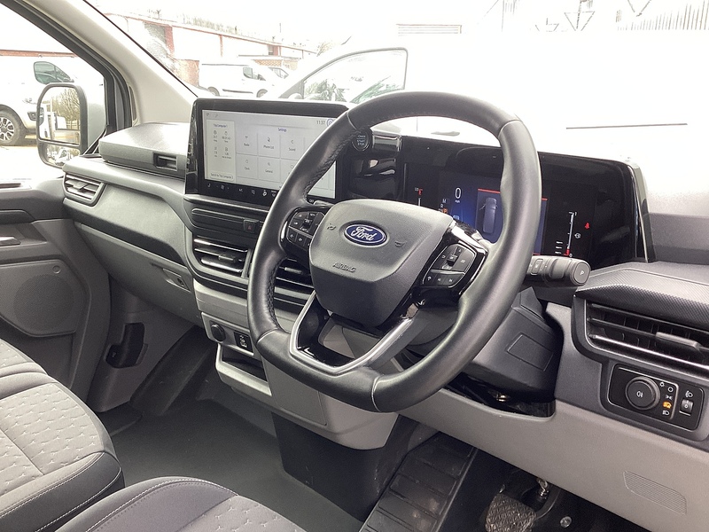 Ford 300 EcoBlue SWB Limited L/R Euro 6