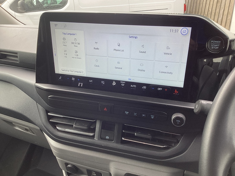 Ford 300 EcoBlue SWB Limited L/R Euro 6