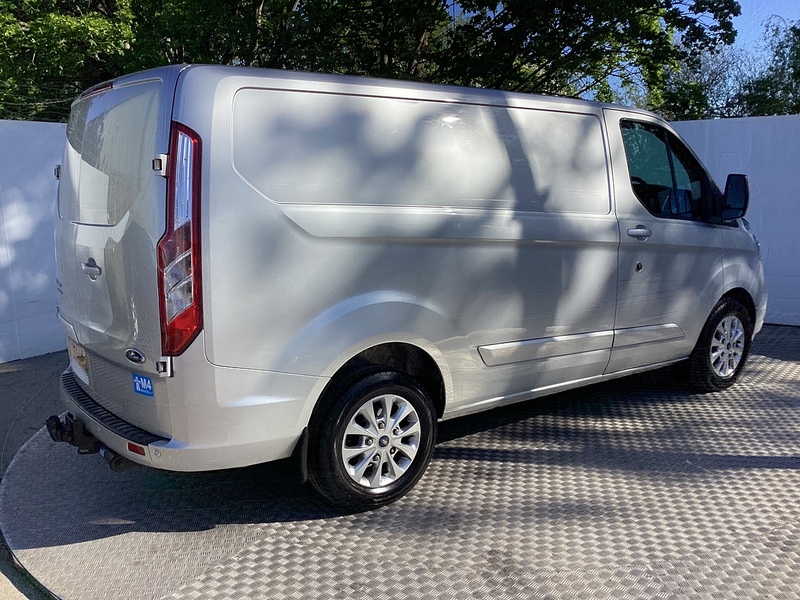 Ford 280 EcoBlue Limited SWB L/R Euro 6