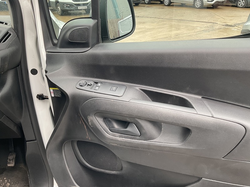 Peugeot BlueHDi 1000 Professional Premium SWB Euro 6