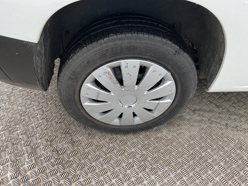 Peugeot BlueHDi 1000 Professional Premium SWB Euro 6