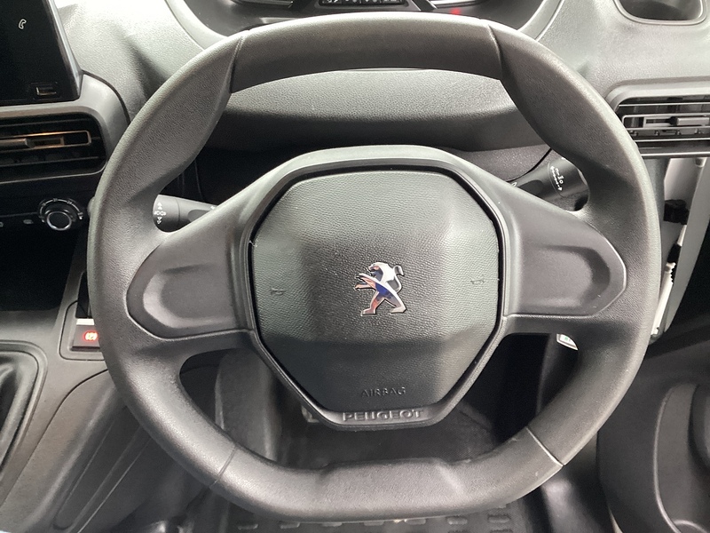 Peugeot BlueHDi 1000 Professional Premium SWB Euro 6