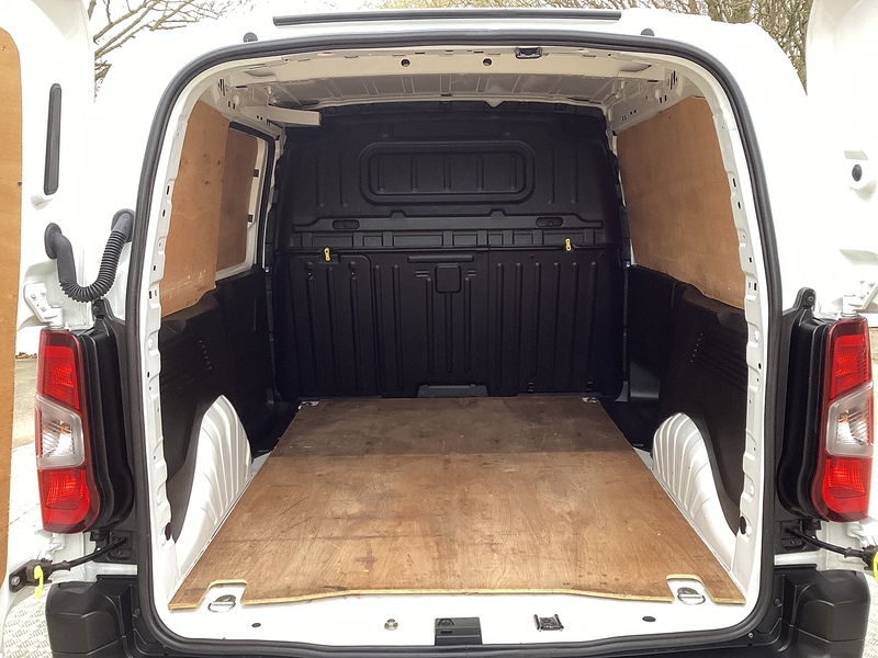 Peugeot BlueHDi 1000 Professional Premium SWB Euro 6