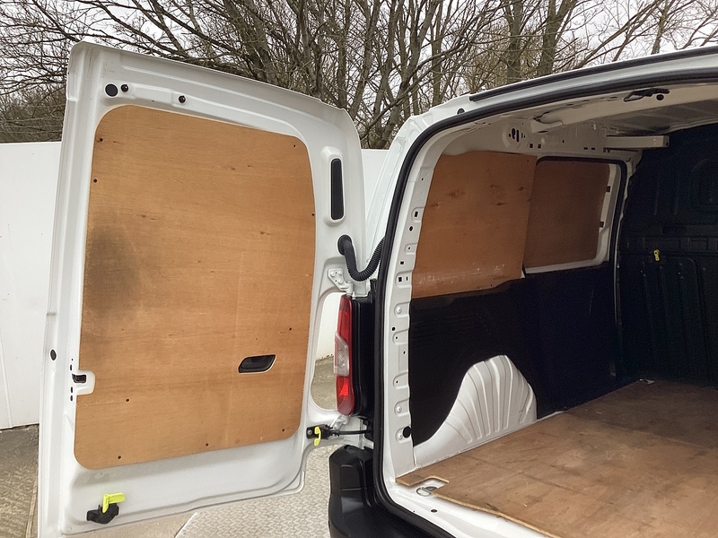 Peugeot BlueHDi 1000 Professional Premium SWB Euro 6