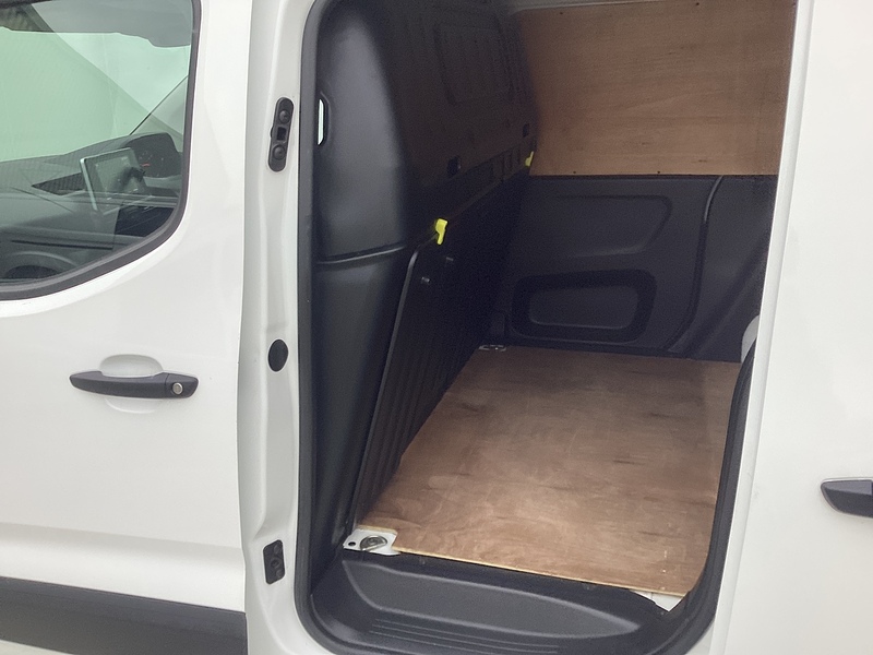 Peugeot BlueHDi 1000 Professional Premium SWB Euro 6