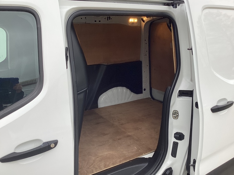 Peugeot BlueHDi 1000 Professional Premium SWB Euro 6
