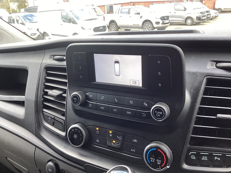 Ford 300 EcoBlue Leader SWB H/R Euro 6