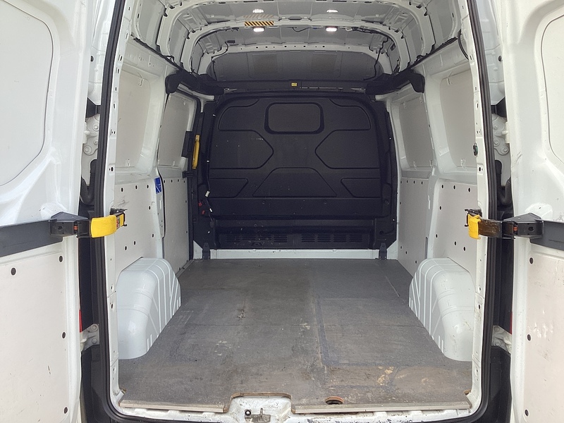 Ford 300 EcoBlue Leader SWB H/R Euro 6